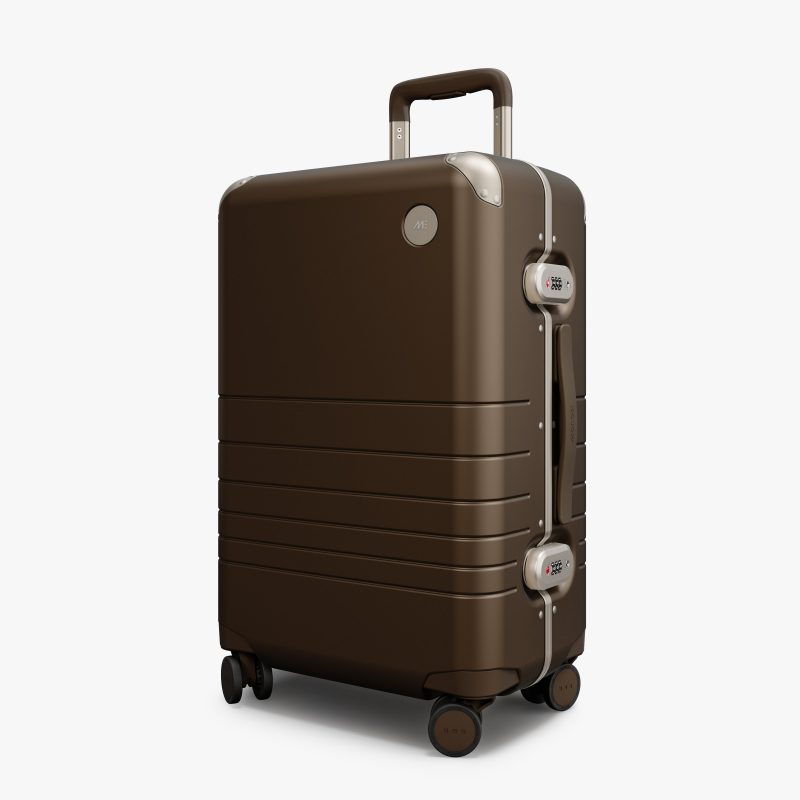 MonosSJ Hybrid Carry On Plus PDP Angle 3200x3200 cf5ba73b e345 4ce3 b7aa 69a39542a940