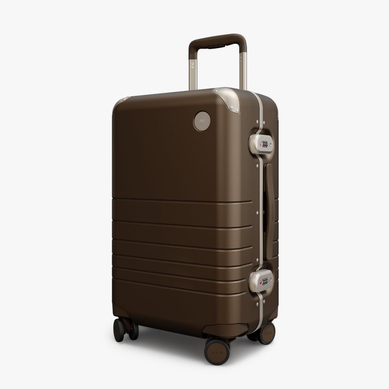 MonosSJ Hybrid Carry On PDP Angle 3200x3200 eaac538d 9f5a 4e70 b400 e8f7af6ae236