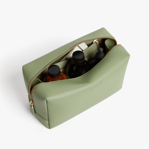 MonosSJ Metro Toiletry Case Large PDP 4 Open1 3200x3200 f953f82d 79ed 488f b13b 2e4c1ba66436