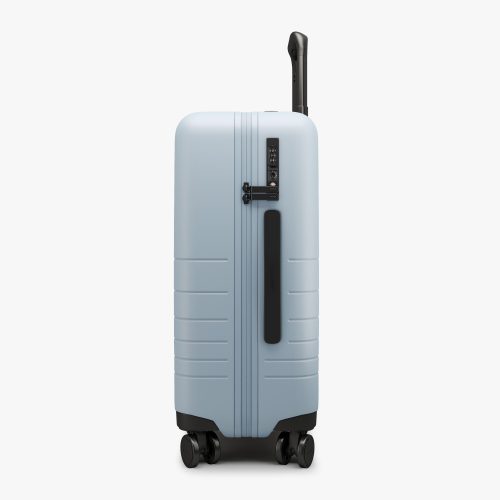 Product CarryOn BlueHaze Side 2a0275b3 3040 4878 bc92 b44caa8f73d6