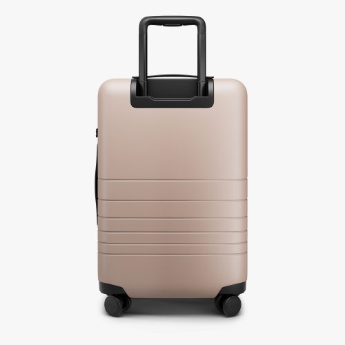 Product CarryOn Pro RoseQuartz Rear 93907610 c0da 46d7 8a7b 54b9027ecf23