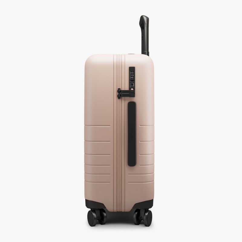 Product CarryOn RoseQuartz Side 00d75027 040b 41b0 ae20 0ffdf4798b01